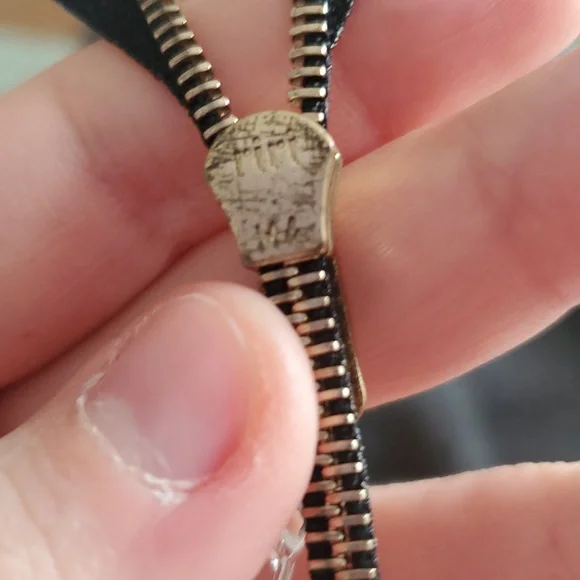 😸Vaness Yanow Black & Gold Zipper Necklace with Hand-Blown Glass Charm - Picture 3 of 4